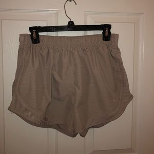 BEIGE NIKE SHORTS